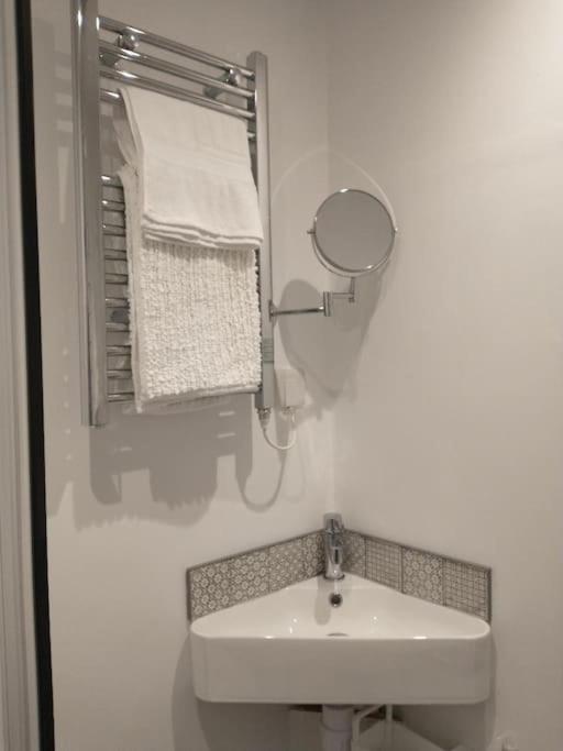 Cosy Garden Studio Room Minimum Two Night Booking Brighton Exterior foto